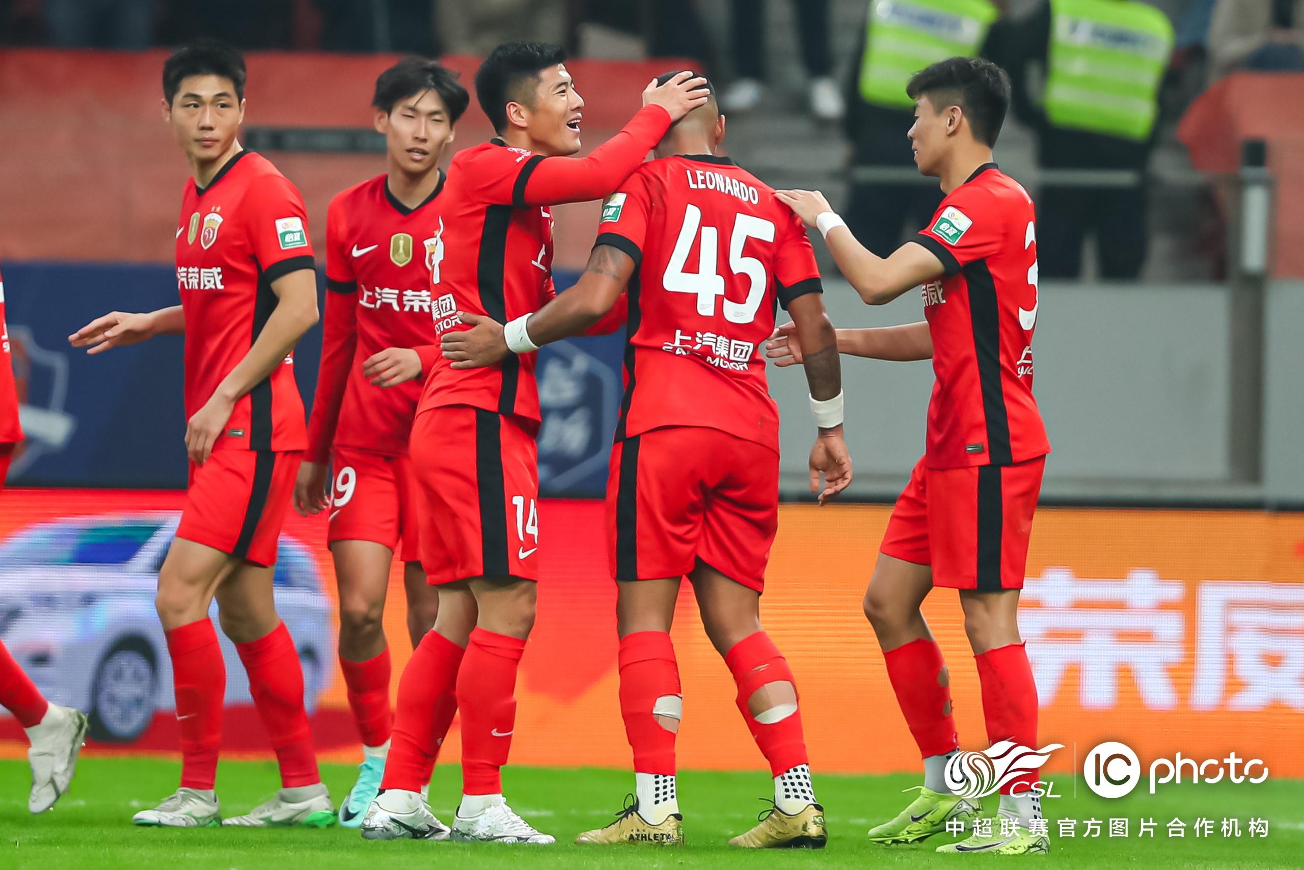 关于今夜突围战来临，里尔围绕足总杯强势反弹，信心回归，球队文化再被提及的信息