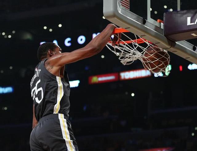 乐竞体育中国官方网站-莱比锡训练开放日；冲刺阶段远射贴柱引欢呼；全明星赛在即；资深球员宣示担当的简单介绍